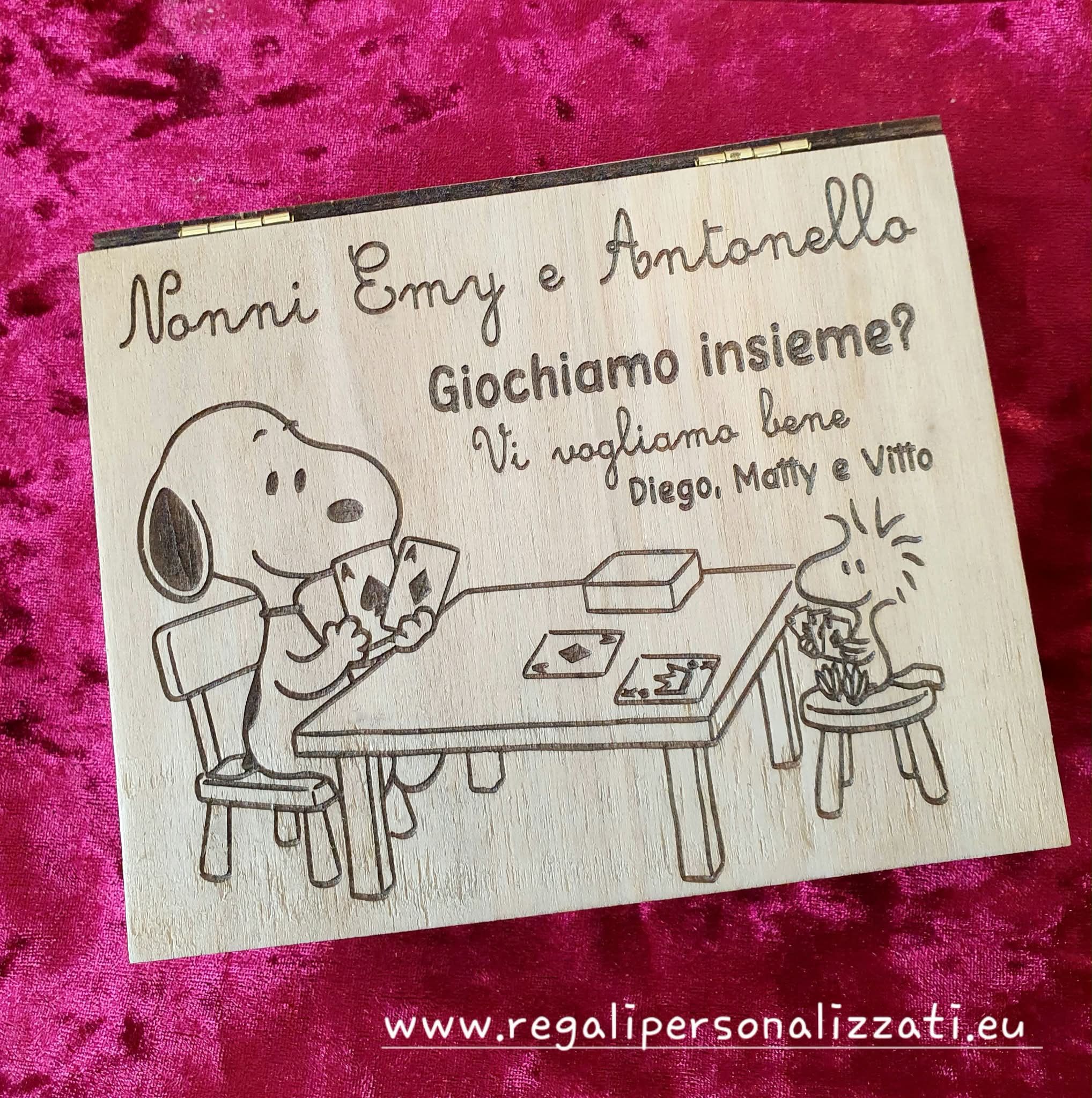 Carte da gioco con scatola in legno personalizzata - Snoopy - immagine 3